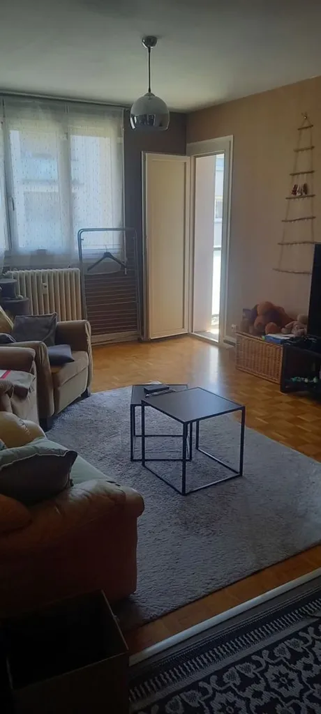 Soggiorno - 3-Bedroom Apartment with Balcony in City Centre
