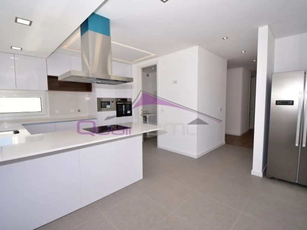 Kitchen - Modern Villa with Pool in Entroncamento