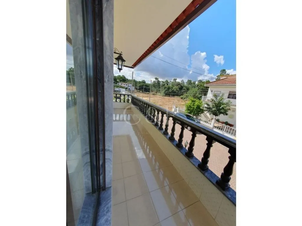 Rõdu - Luxury House with Garden in Seixal