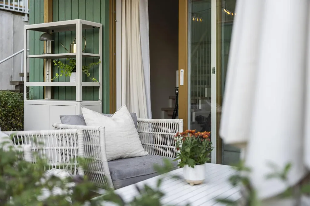 Terrasse - Apartment with Balcony in Älvsjö, Stockholm