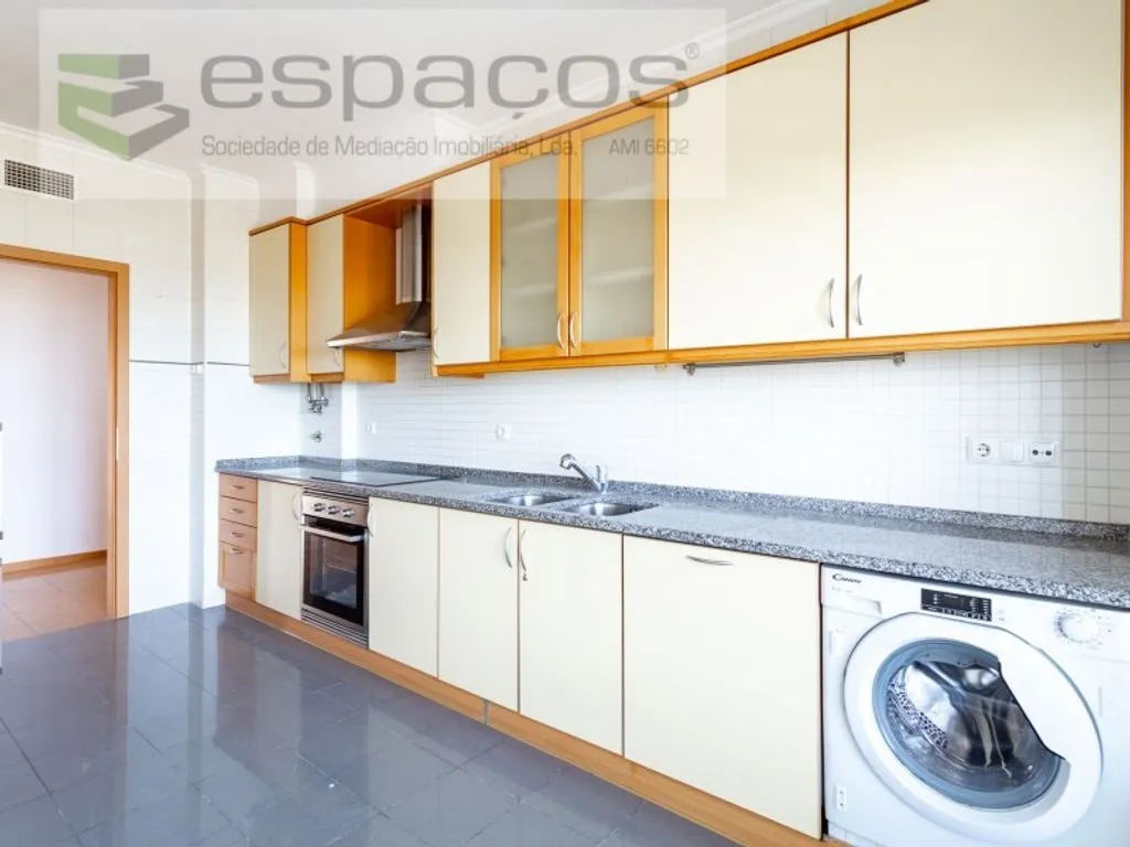 Köök - Luxury Apartment with River View in Bobadela