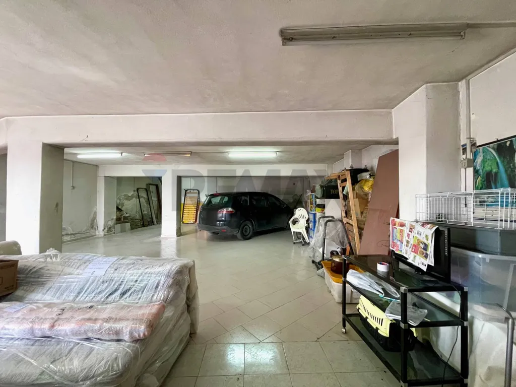 Garage - Garage/Storage in Mineo with Multiple Entrances