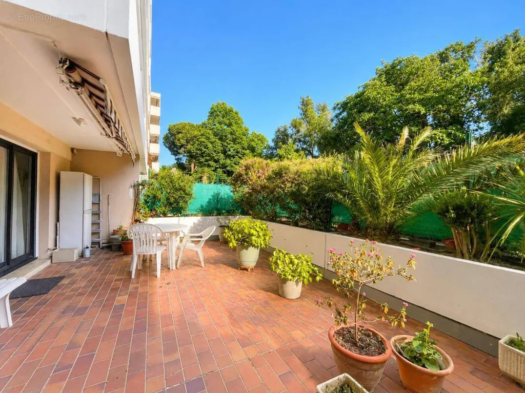 Terrazza - Viager Occupied Flat with Terrace in Marseille
