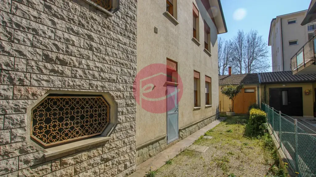 4-room house in IT