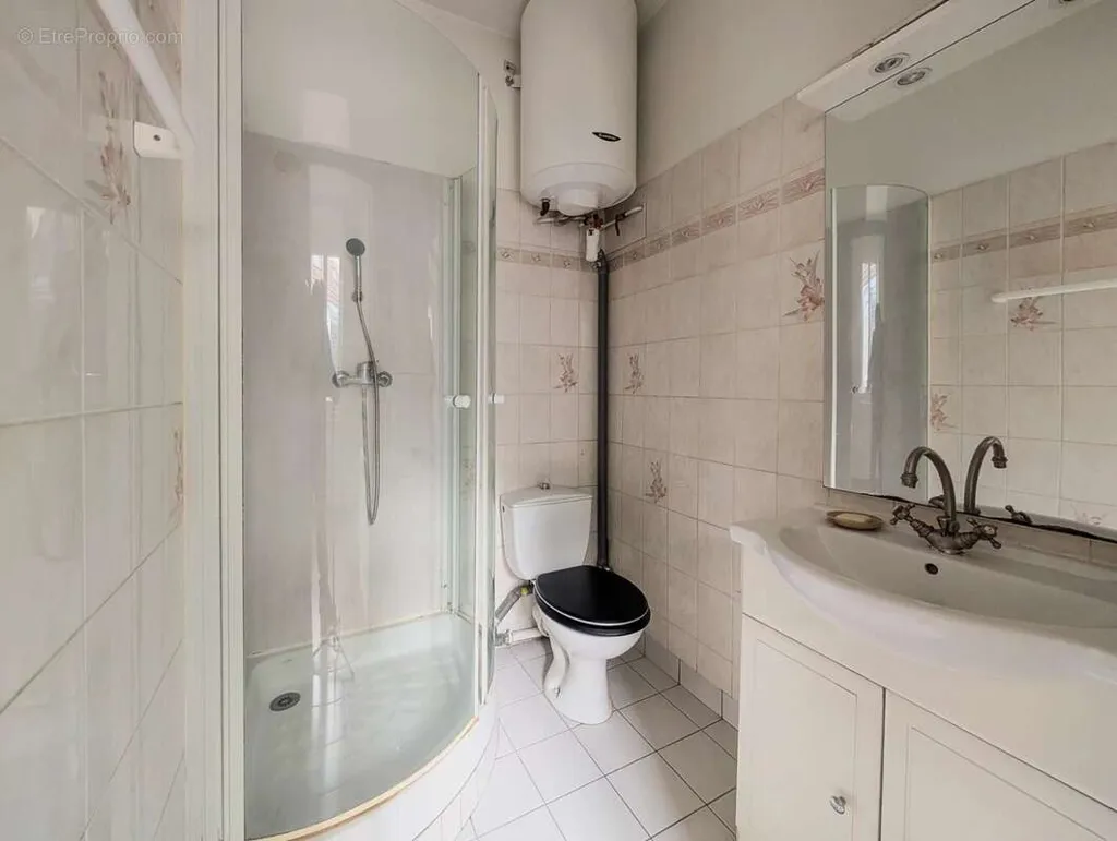 Salles de bain - Studio Lumineux au Cœur du Marais, Paris 3ème