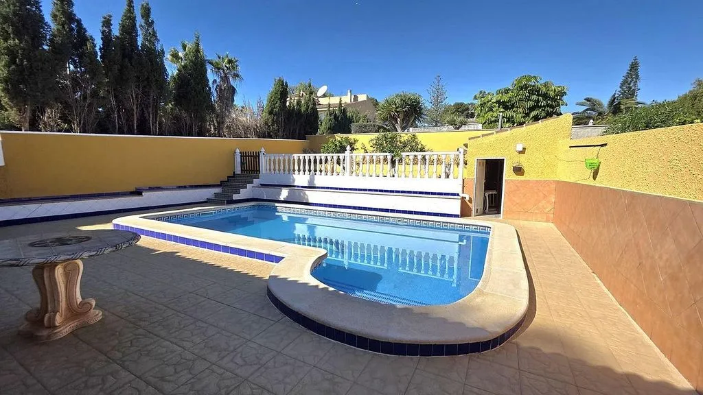 Pool - Chalet with Pool and Terraces in Los Balcones