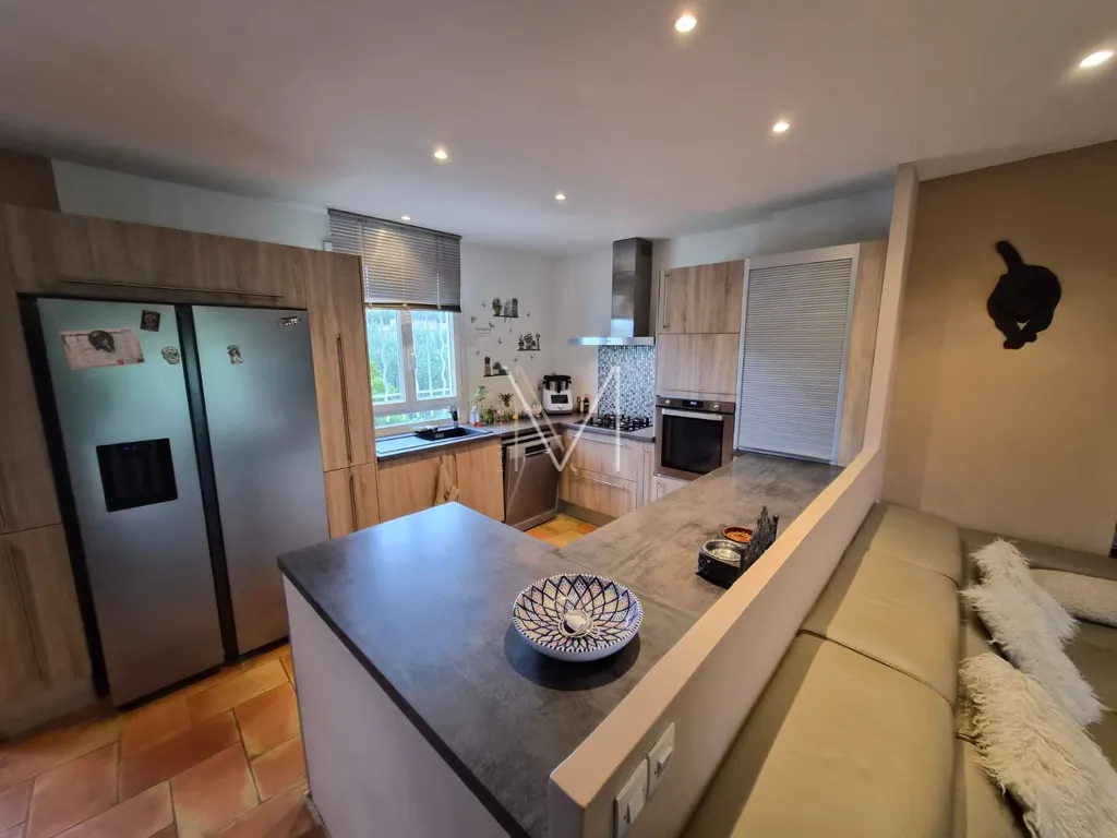 Cuisine - Maison Luxueuse avec Piscine au Plan-de-la-Tour