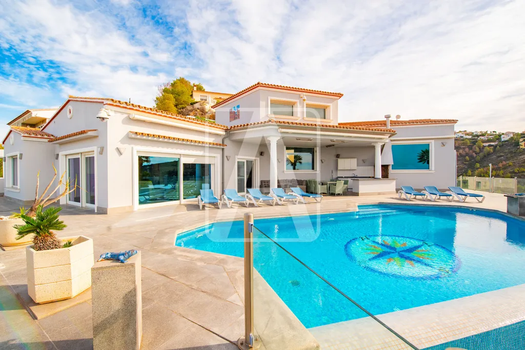 Piscine - Luxury Villa with Sea Views in Moraira
