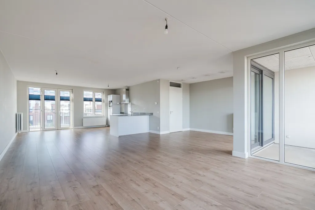 Elutuba - 4-Bedroom Apartment with Modern Kitchen in Utrecht