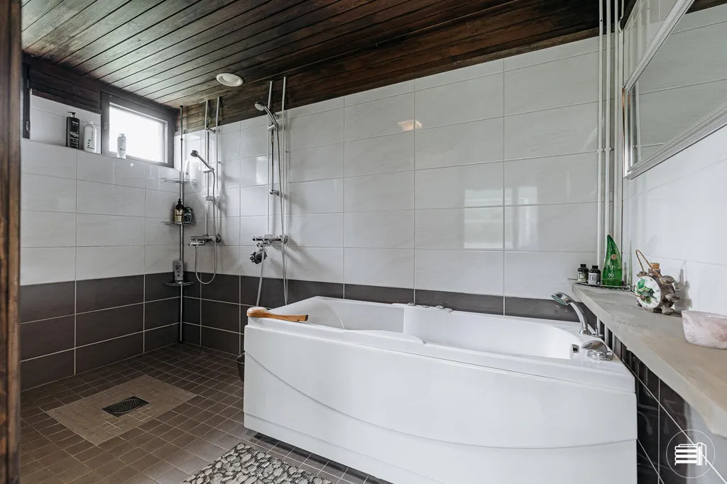 Vannitoad - Architect-Designed House with River View in Kyrönjoki