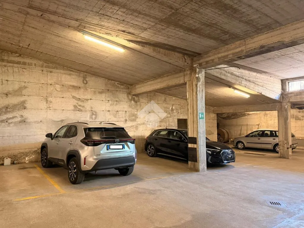 Garage - Parking Space in Borgo Po, Torino
