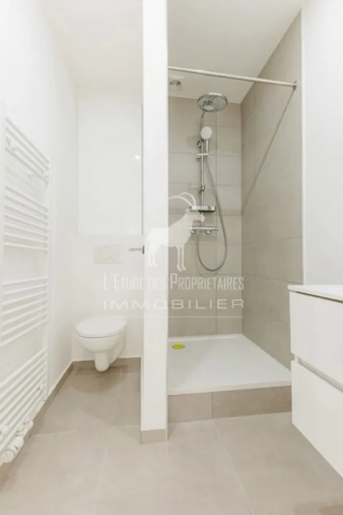 Salles de bain - Maison Meublée avec Terrasse et Jardin à Marcinelle