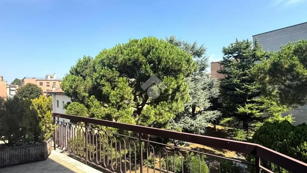 Balcon - Apartment with Balcony and Garden in Brescia