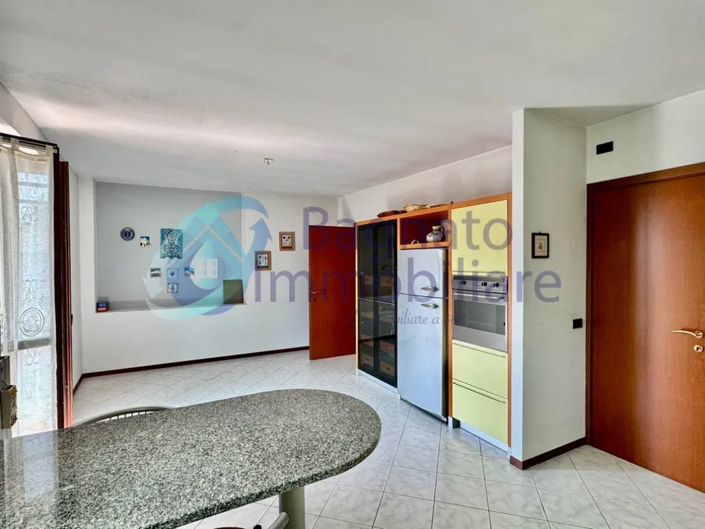 Cuisine - Spacious Apartment with Balcony in Casalino