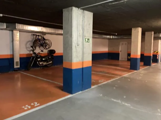 Garage - Garage with Parking in Zaragoza