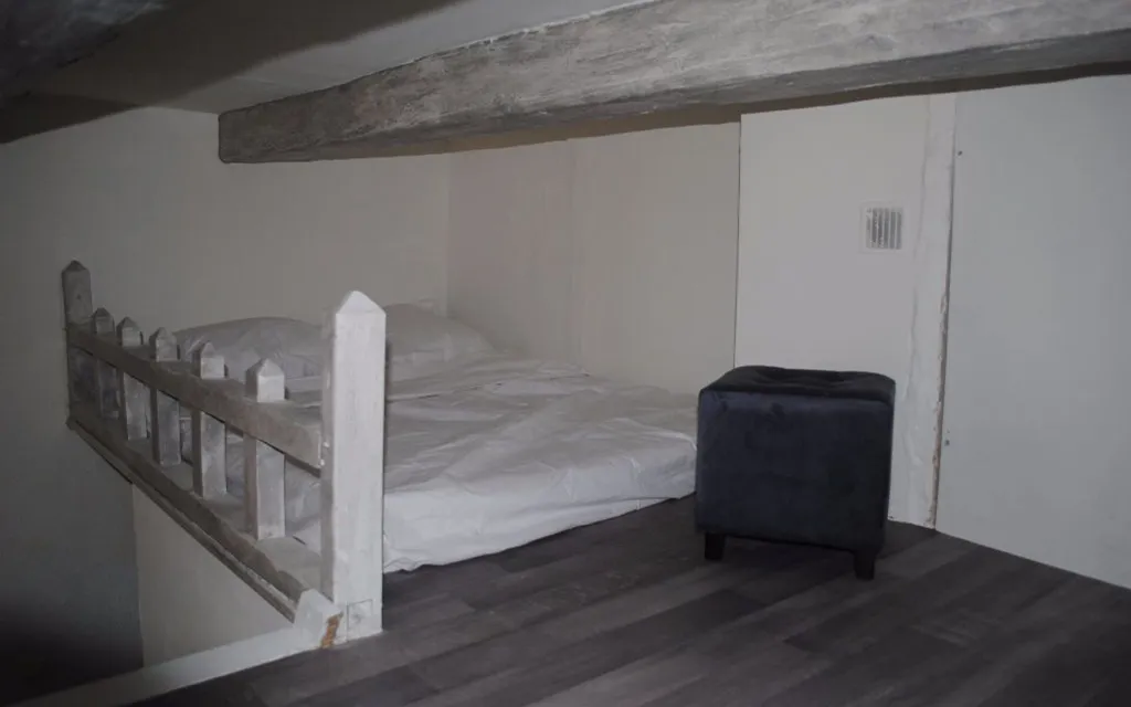 Chambres - Studio Meublé avec Mezzanine à Nîmes