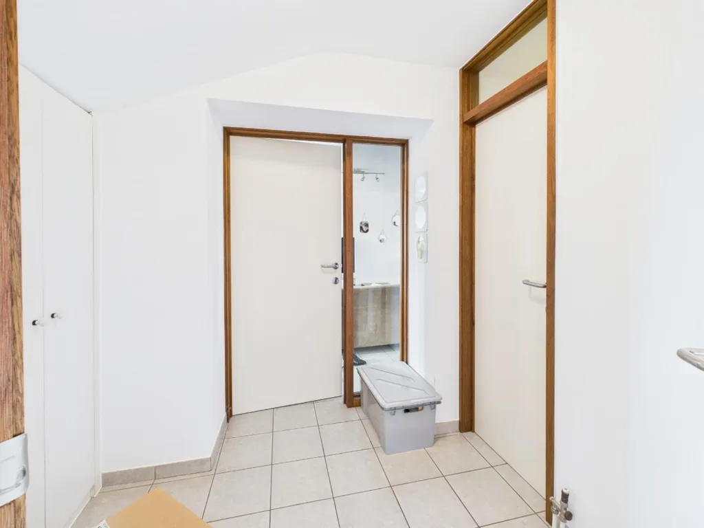 Esik - Apartment in Small Building in Marloie