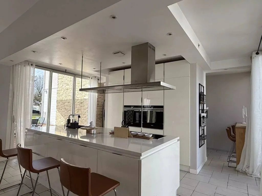 Cuisine - Maison de Luxe avec Piscine à Pessac