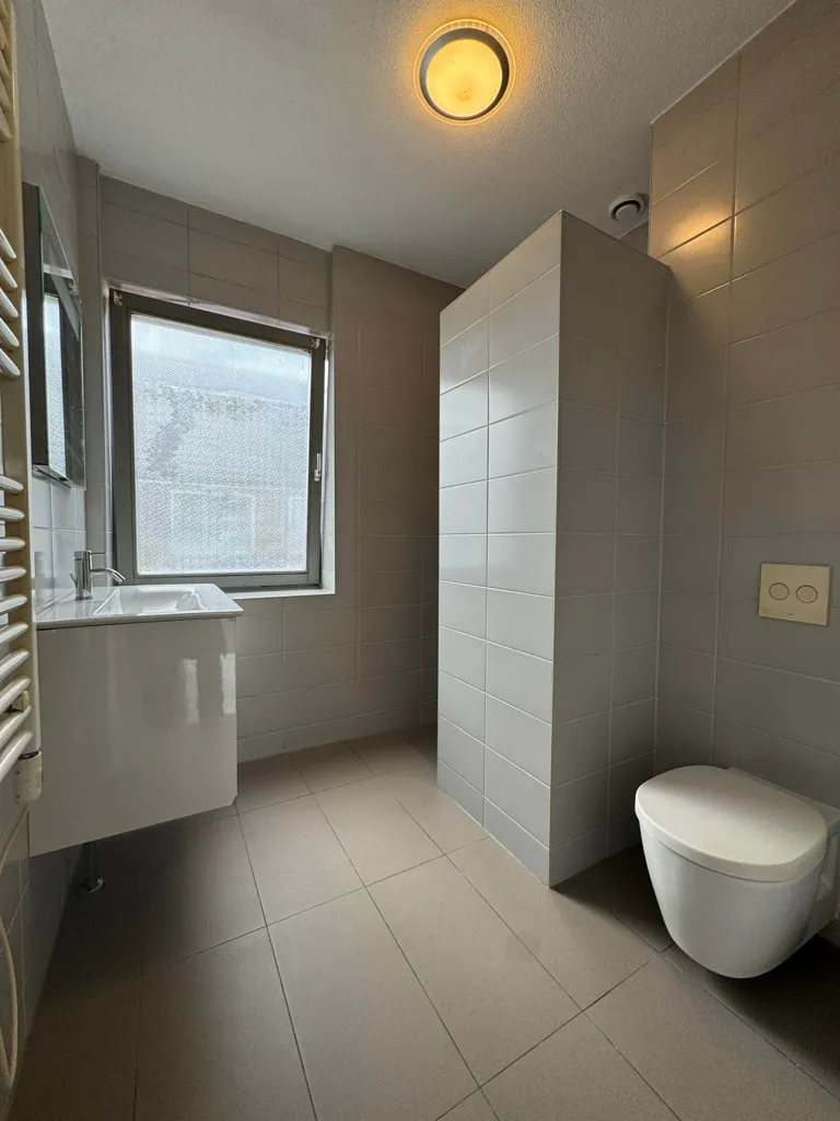 Salles de bain - Modern House with Garden in De Eilanden