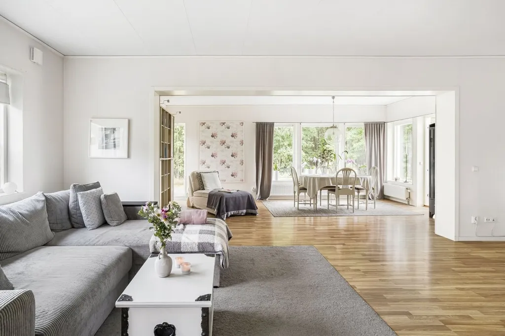 Séjour - Modern 1-Plan Villa with Garden in Suburb
