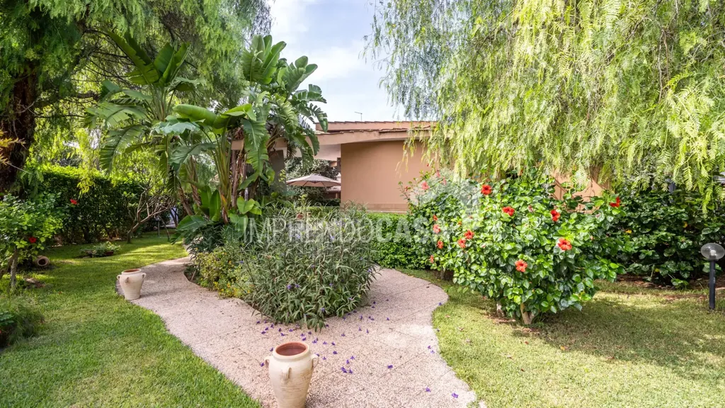 Jardin - Villa with Private Garden in Mondello, Palermo
