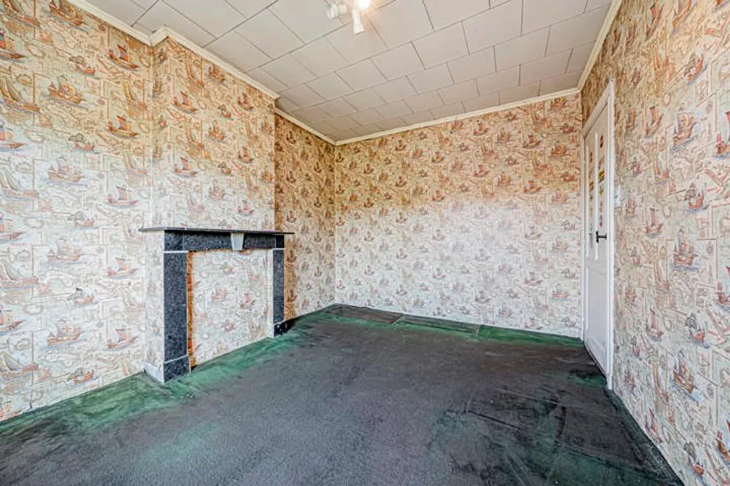 Toad - House to Renovate with Terrace in Angleur