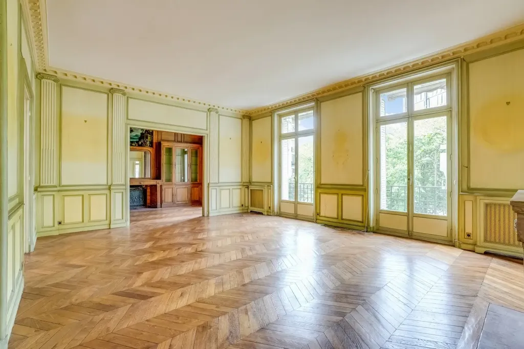 Séjour - Appartement 8 Pièces avec Balcon au 2ème Étage, Paris 6
