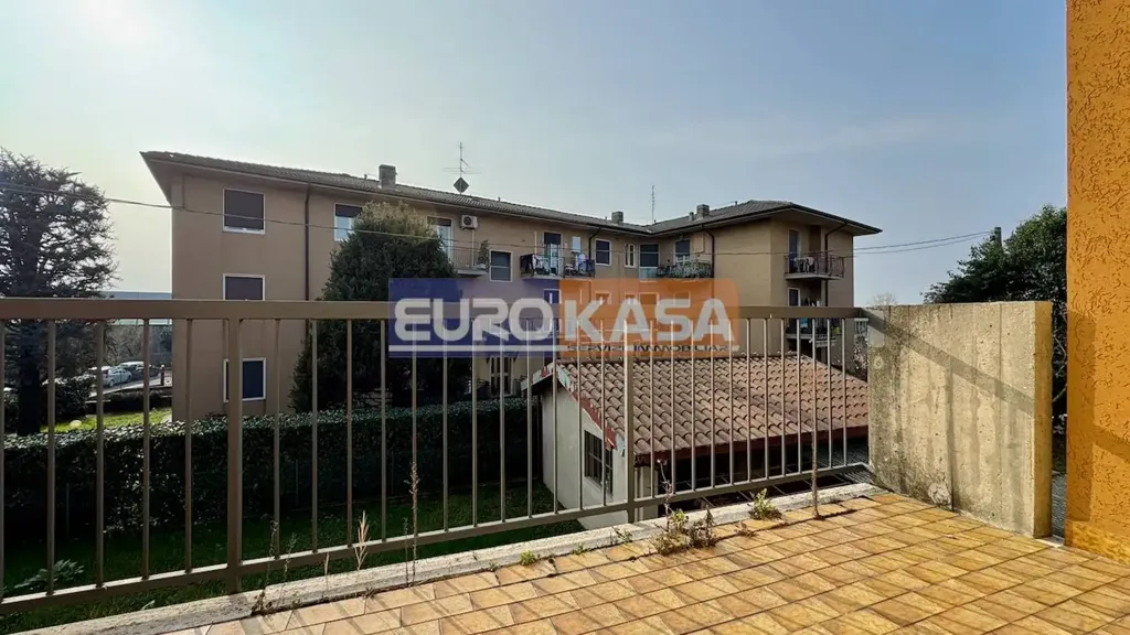 Balcon - Villa with Garden in Osio Sopra