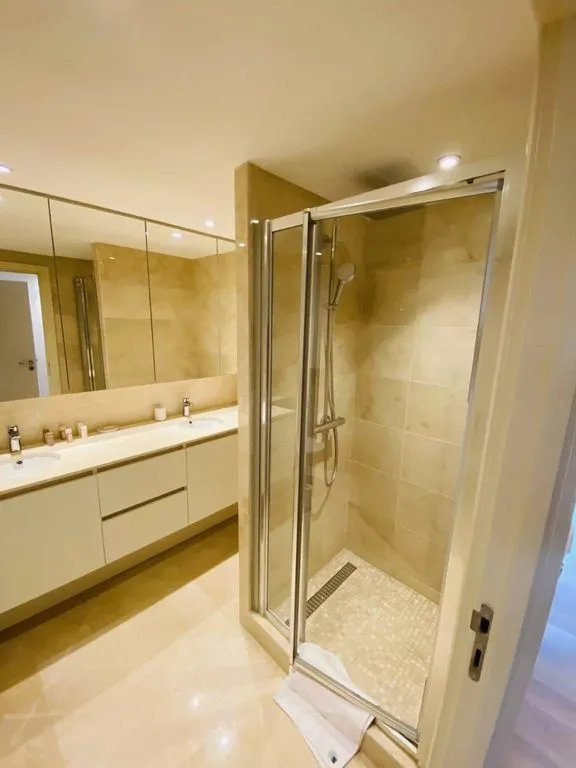Salles de bain - Appartement Luxueux avec Vue Mer à Cannes