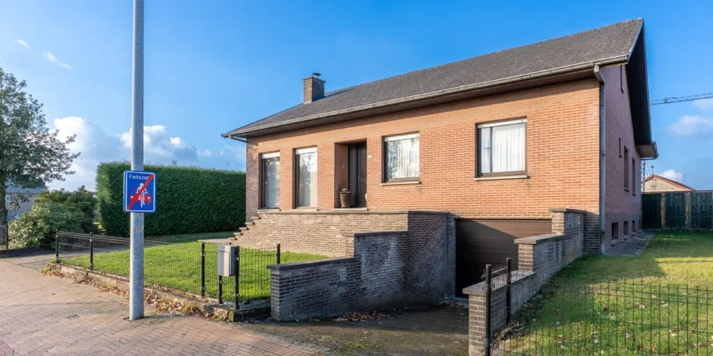Välivaade - House with Garage in Central Wijchmaal