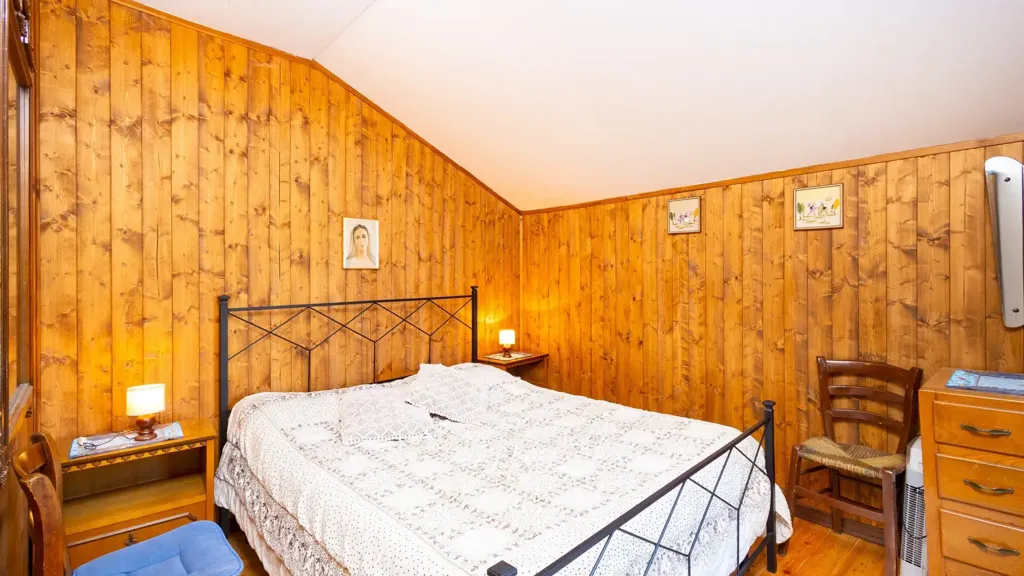 Chambres - Rustic Mountain Chalet with Courtyard in Sampeyre