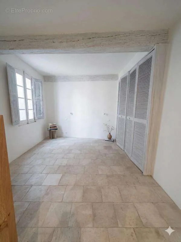 Rooms - 9-room house in Claviers