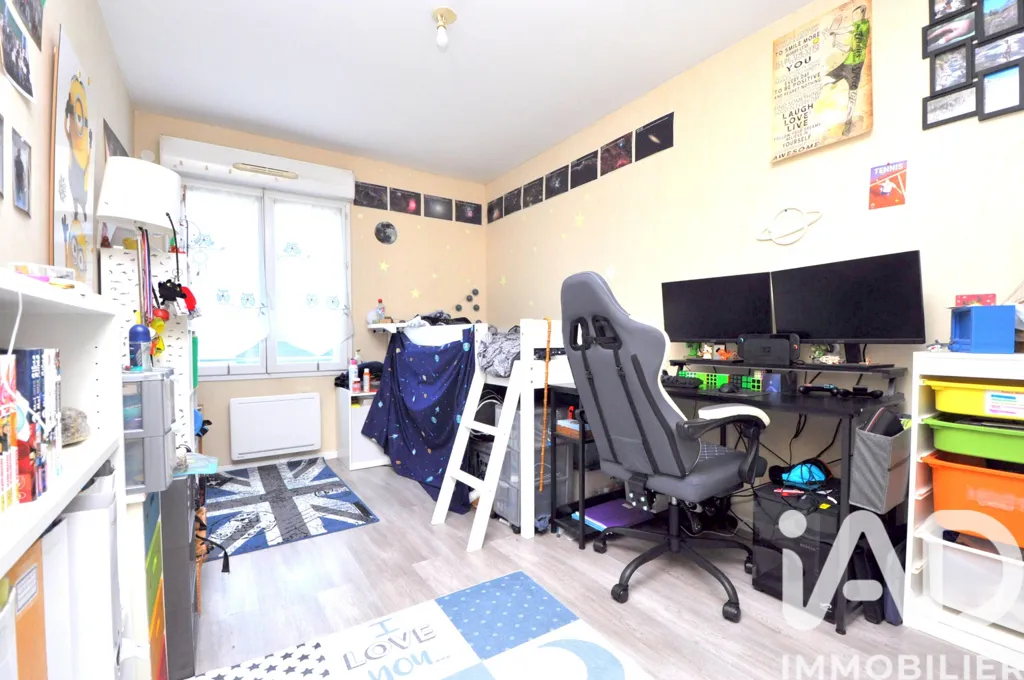 Bedrooms - Apartment with Balcony in Arpajon Centre