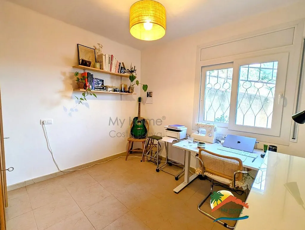 Bureau - Chalet with Sea and Mountain Views in Lloret Blau