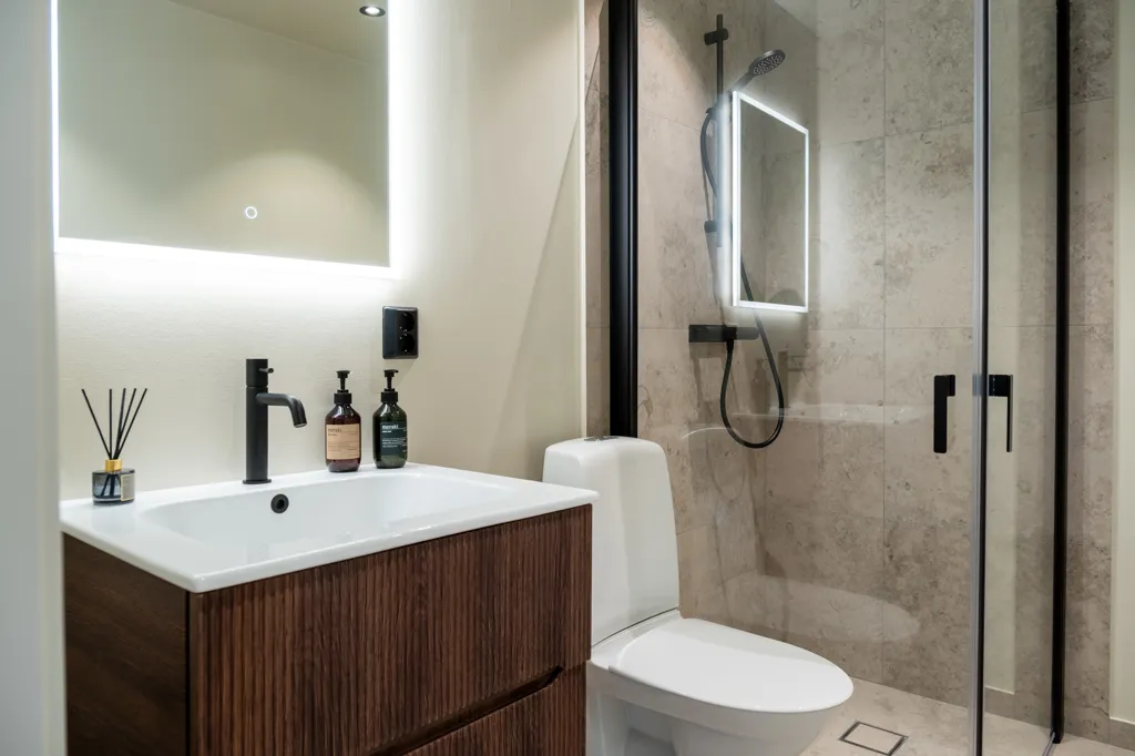 Salles de bain - Modern Apartment with River View in Duved