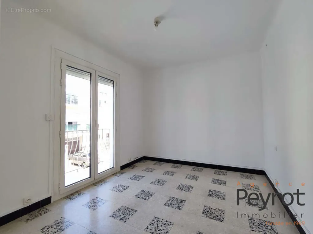 Rooms - Spacious T3 Apartment with Balcony in Perpignan
