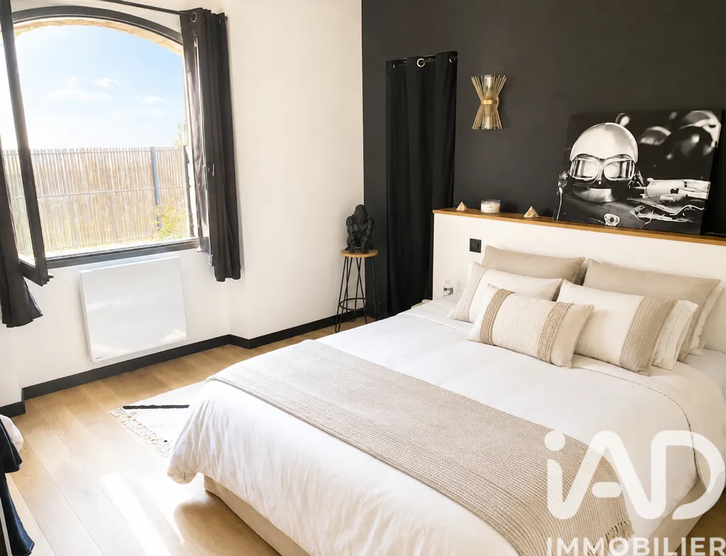 Bedrooms - Architect-Designed House with Pool in Carbon-Blanc