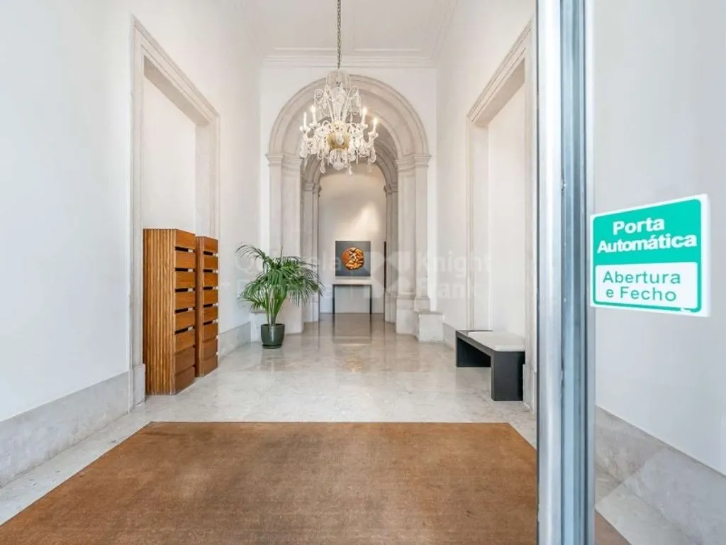 Hallway - Luxury Apartment with River View in Chiado, Lisbon