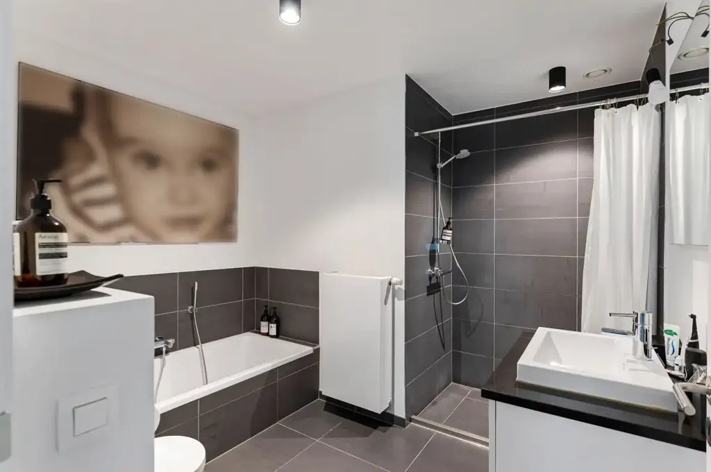 Salles de bain - Appartement Moderne avec Terrasse à Duffel