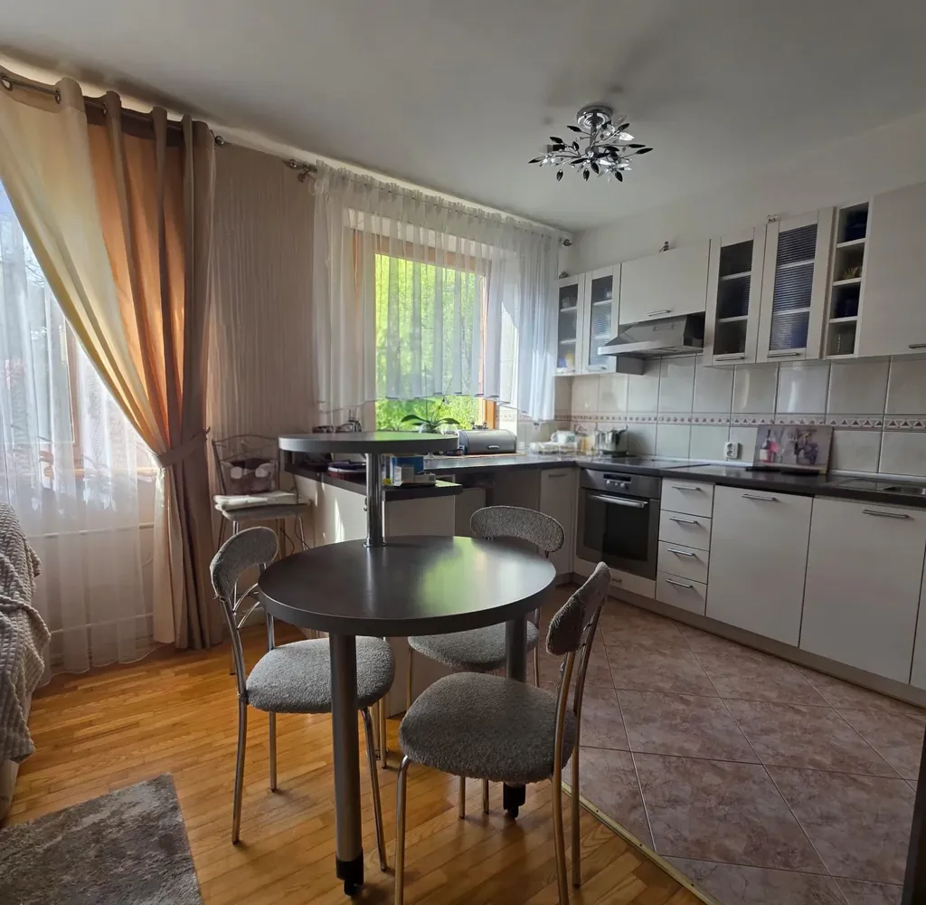 Cuisine - 4-Bedroom Apartment with Balcony in Klaipėda