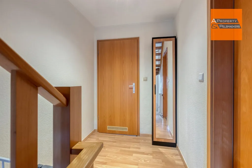 Entrée - Local Commercial avec Appartement à Sterrebeek