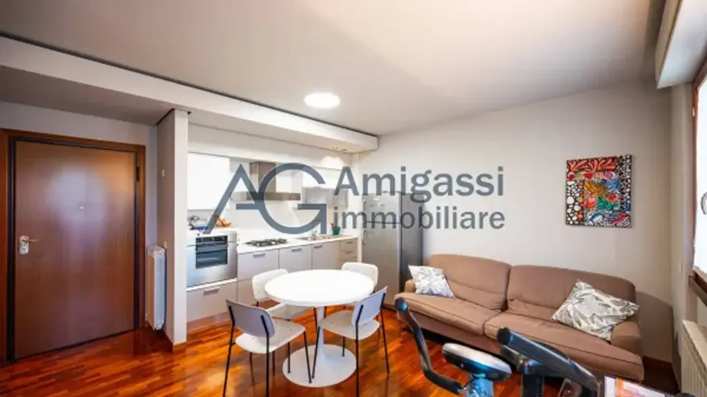 Elutuba - Luxury Duplex with Balcony in Scanzorosciate