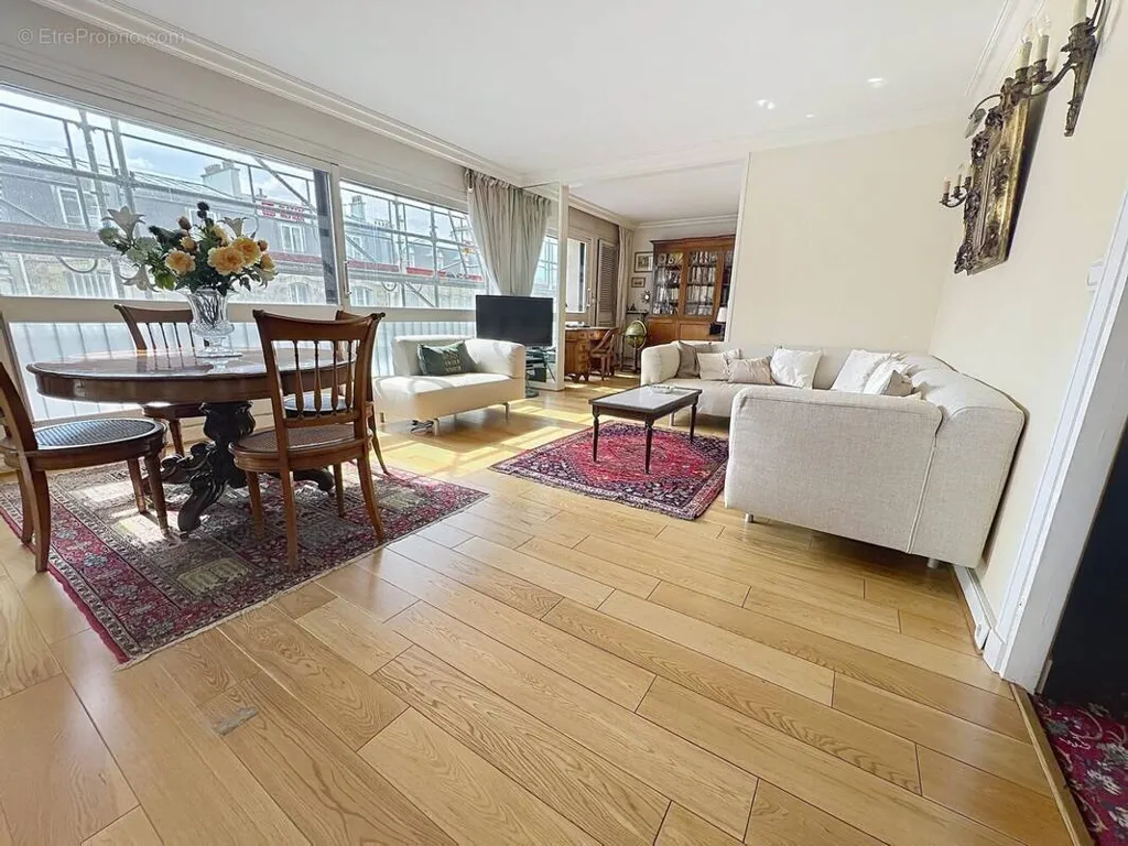 Elutuba - Luxury Apartment with Parking in Garches