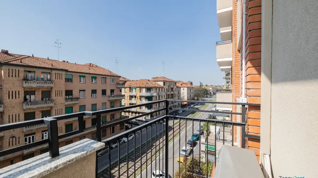 Balcon - Spacious 2-Bedroom Flat in Milan