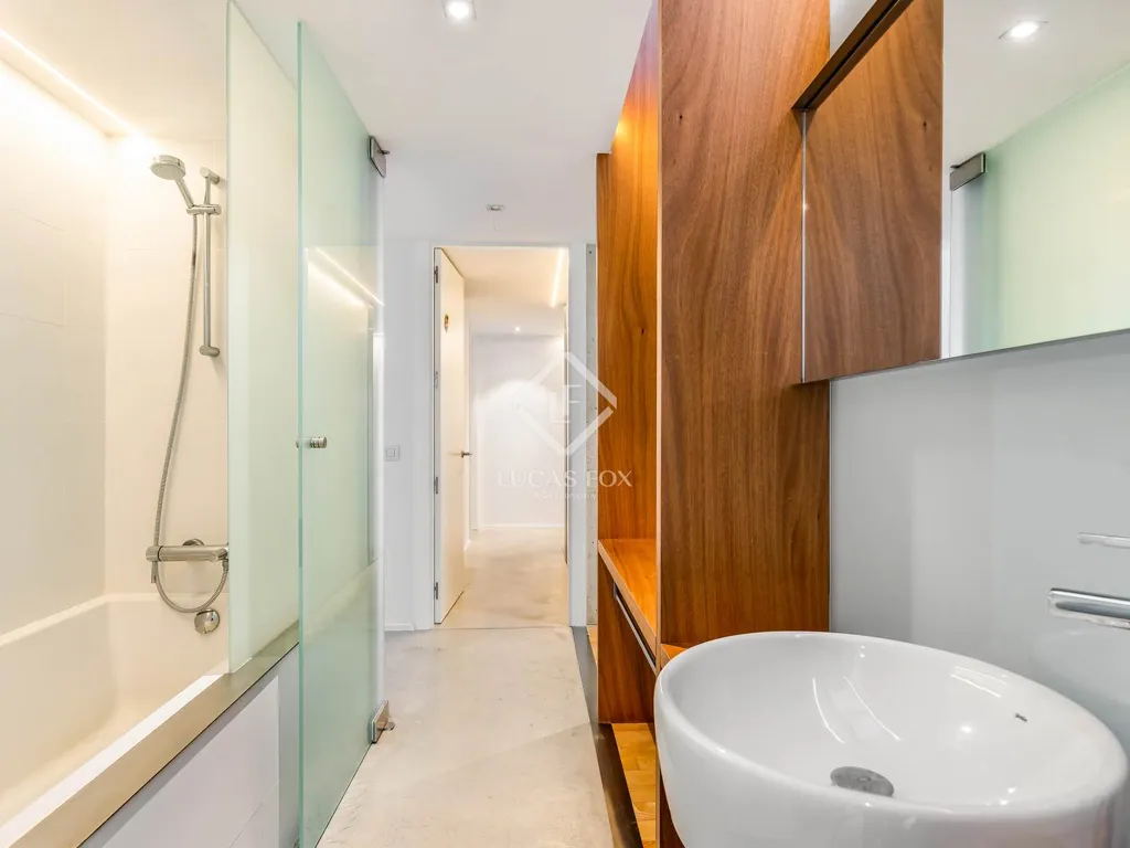 Vannitoad - Minimalist Villa with Infinity Pool in El Golf, Sant Cugat