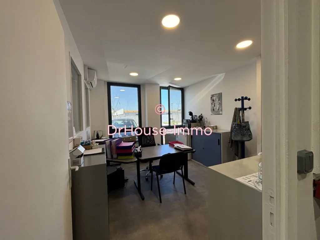 Kabinet - Modern Commercial Unit with Parking in Sète