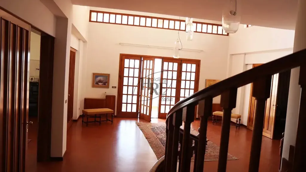 Entrée - Architectural Villa with Central Staircase in Amantea