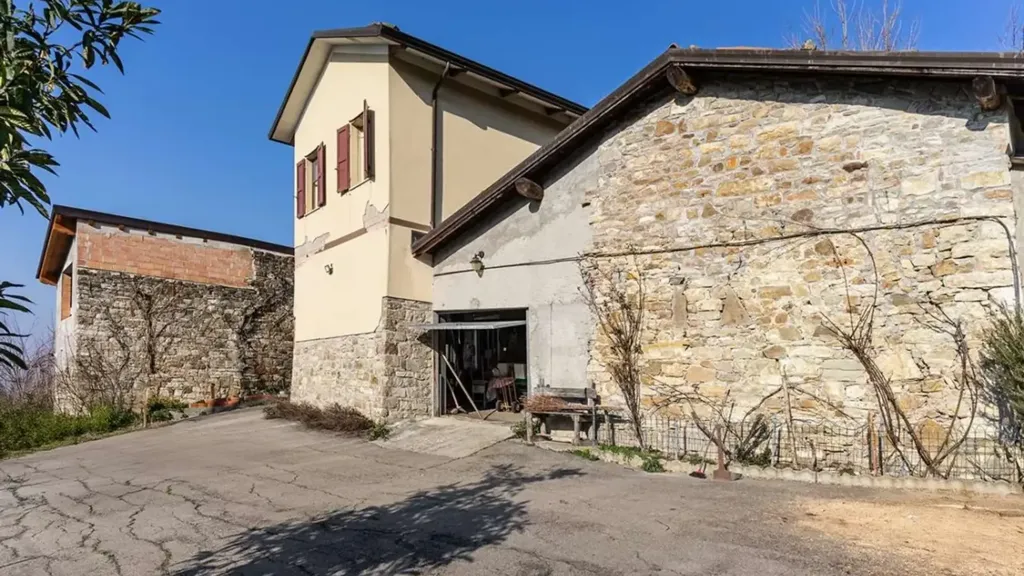 Esterno - Rustic House with Orchard in Canossa