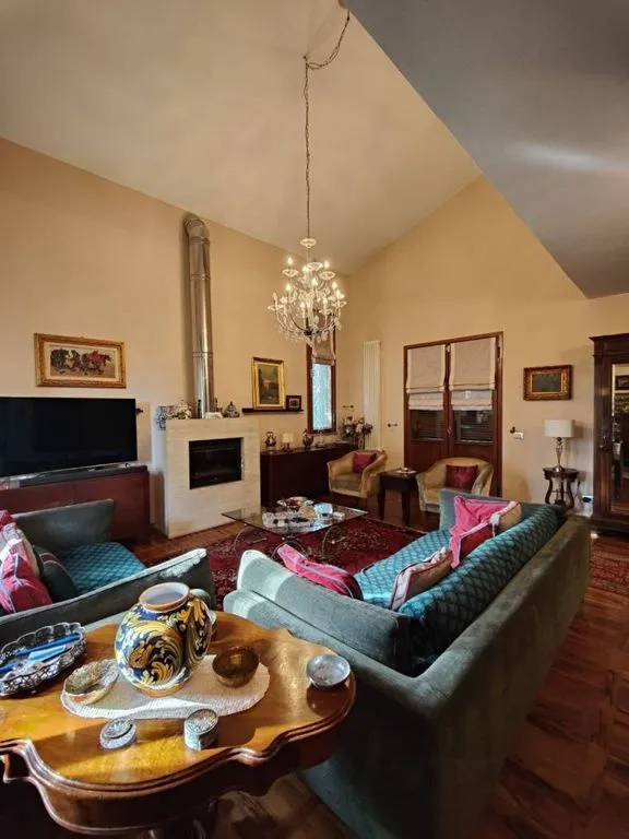 Living Room - Luxury Villa with Private Garden in Pisa