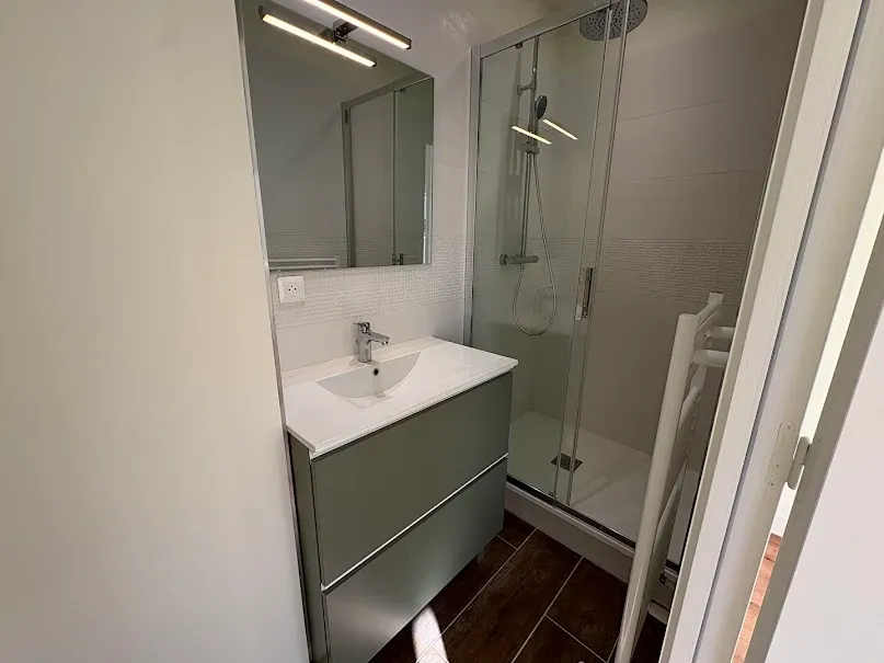 Salles de bain - Appartement Rénové avec Balcon à Caen